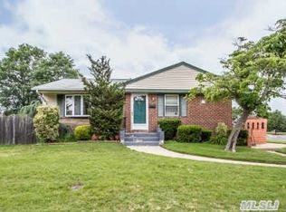 53 Elwood Ave, Hicksville, NY 11801