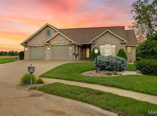 5301 Deer Creek Ct, Godfrey, IL 62035