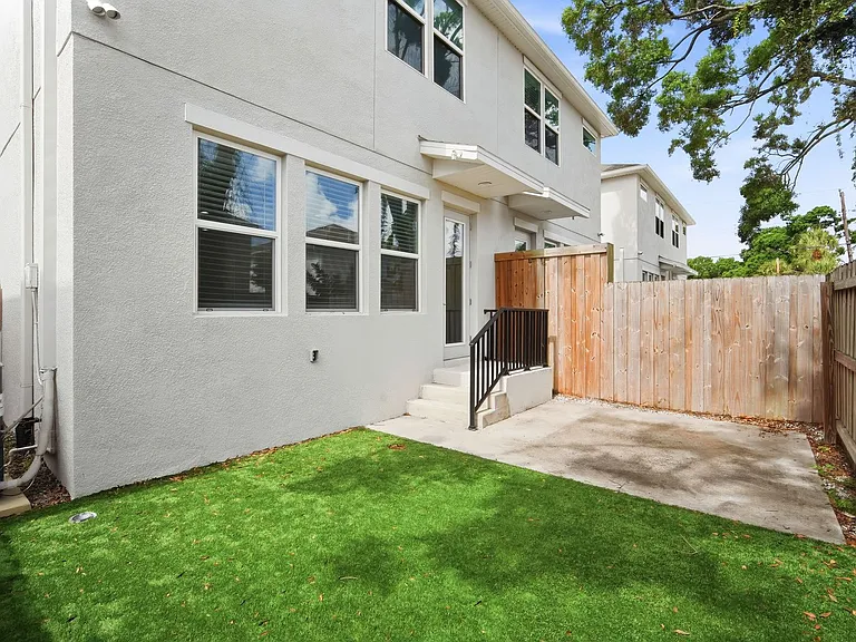 2411 W Fig St #1 — Photo 25
