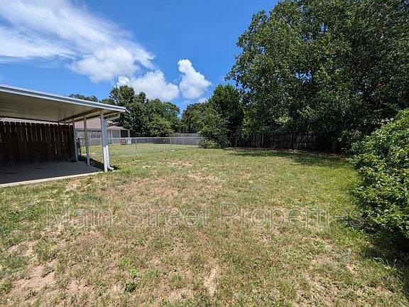 5th image of 3359 Green Briar Cir APT B
