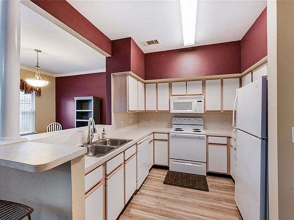 5th image of 1303 Canyon Creek Cir