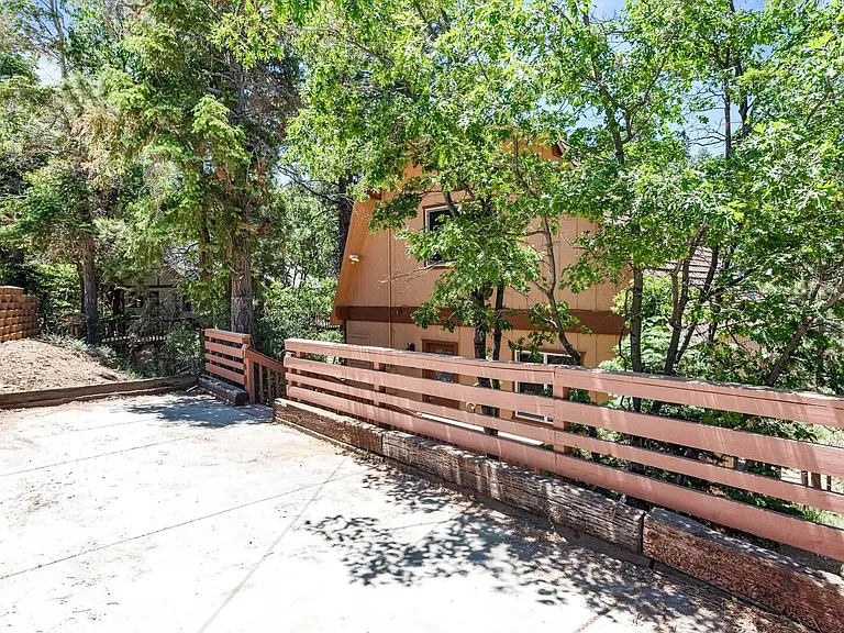 Mendocino Dr — Photo 32