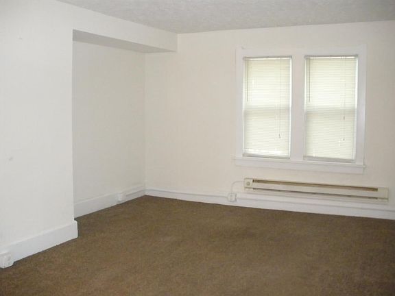 3rd image of 11617 Franklin Blvd APT 1C