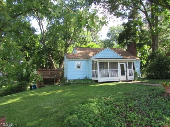 1327 Chelton Dr, Kent, OH 44240