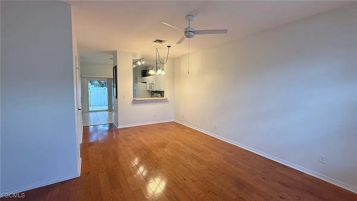 Building Photo - 3620 Pine Oak Cir #105