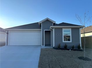 205 NW Bellflower St, Gentry, AR 72734