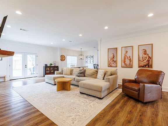5th image of 4538 San Saba Dr