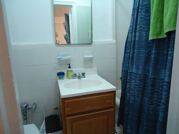 5th image of 32-16 Crescent St #1G
