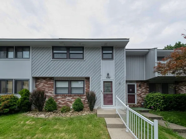 1042 Ryeland Ct, Bridgeville, PA 15017