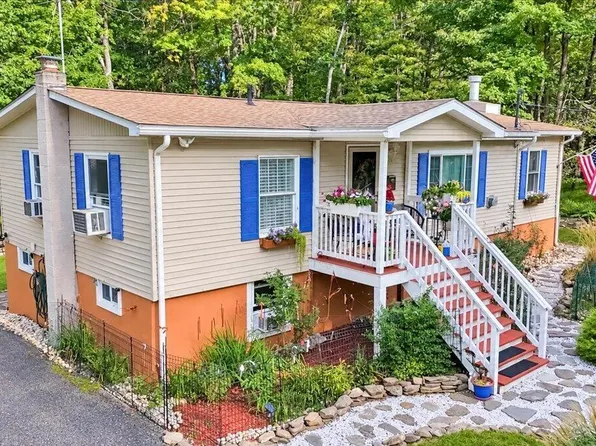 120 Tiffany Rd, Hawley, PA 18428