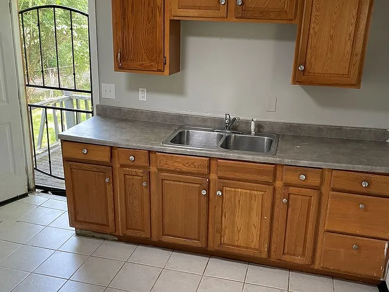 592 E 3rd Ave — Photo 5