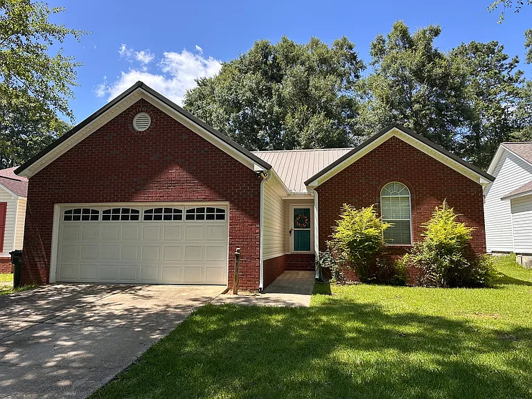 113 Cumberland Dr — Photo 1