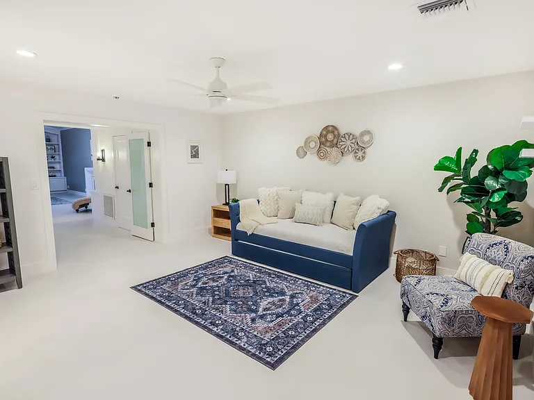 3127 Sherwood Blvd — Photo 32