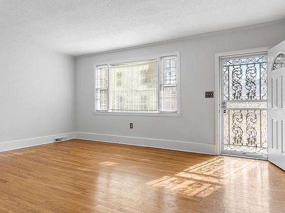 2nd image of 1856 Chestnut St