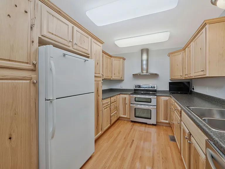 4857 Torbay Dr — Photo 16