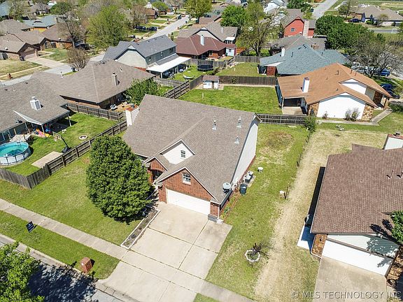 4th image of 1459 E 138th St