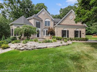 431 Timber Ridge Dr, Highland, MI 48357