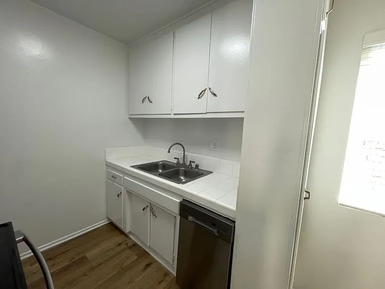 21736 Roscoe Blvd — Photo 20