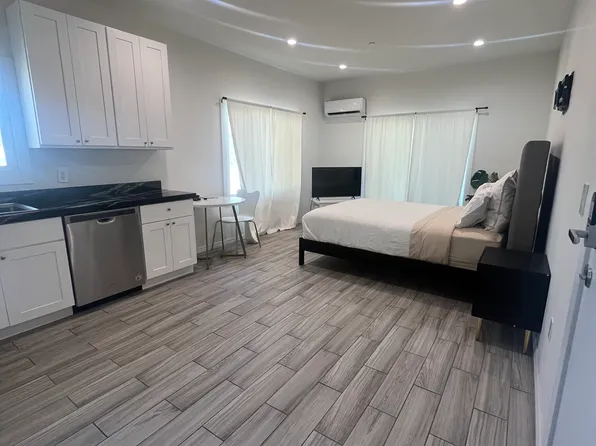 1647 Ocean Front Walk, Santa Monica, CA