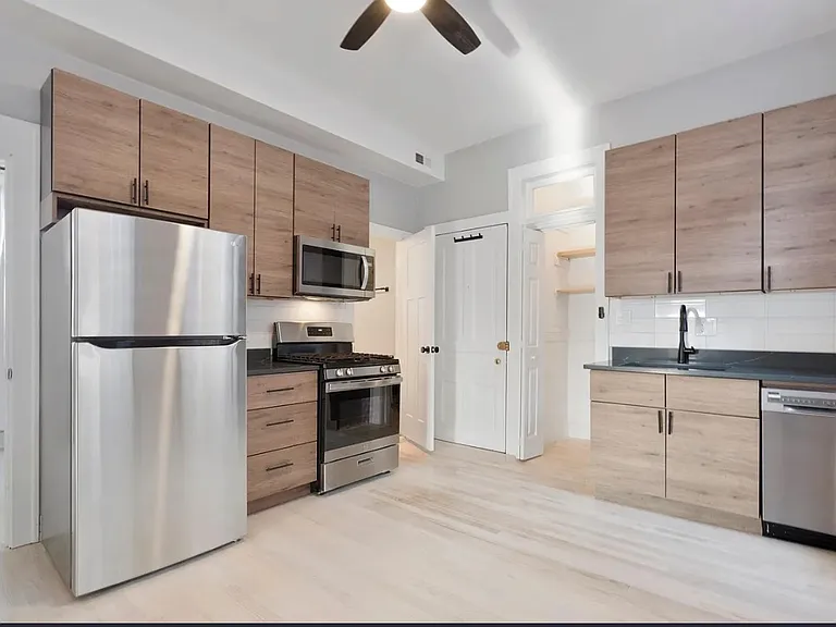 3136 N Clifton Ave #3R — Photo 1