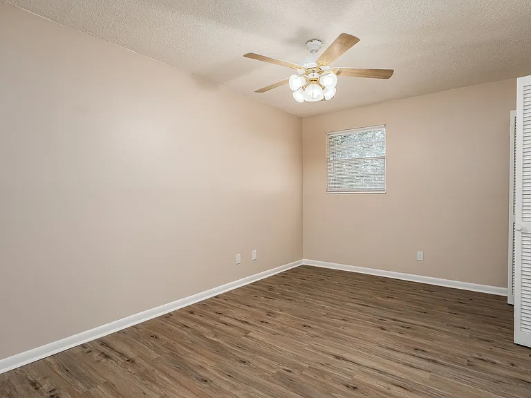 261 Dillon Dr — Photo 21