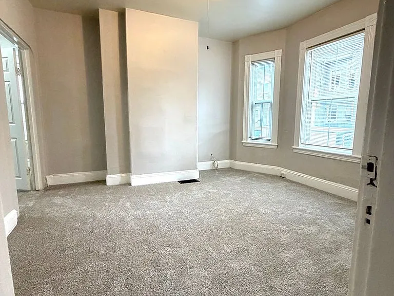 24 Blaine St — Photo 3