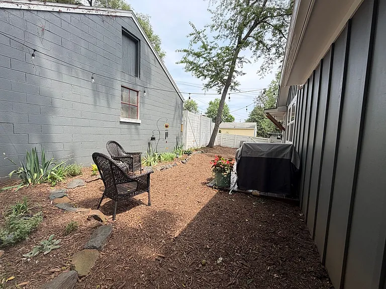 320 1/2 Meade Ave — Photo 8