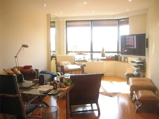 Rented by R New York | media 7