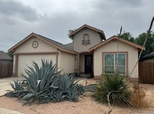 103 Sutton Pl, Uvalde, TX 78801