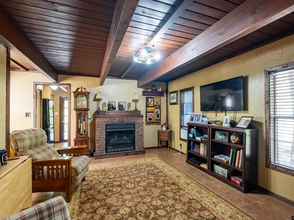 141 County Road 1904, Jacksonville, TX 75766