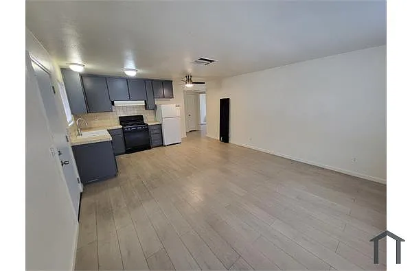 Building Photo - 1214 E Clinton Ave #201