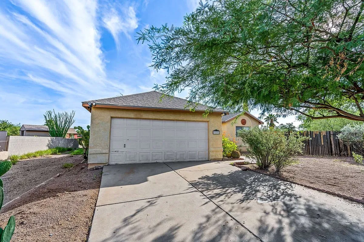 7221 South Camino Alegre Tucson AZ 85746 — Photo 1