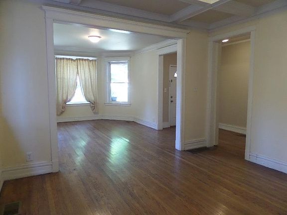 3rd image of 6143 S Saint Lawrence Ave #1