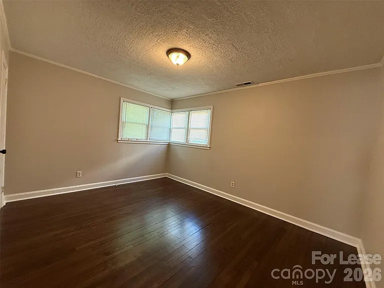 917 Spruce St — Photo 11