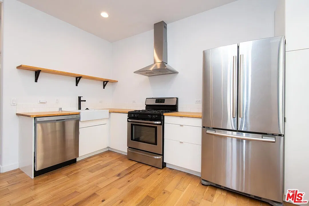 409 N Genesee Ave — Photo 4