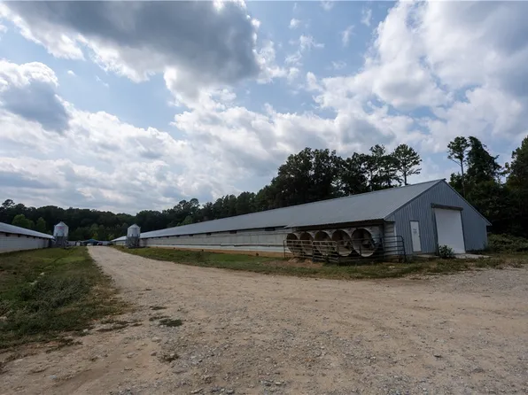 51 White Dr, Cave City, AR 72521