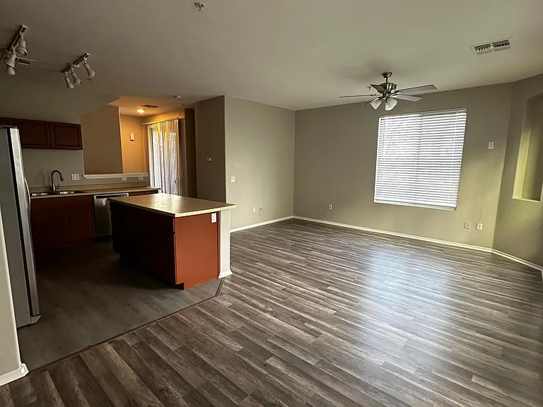 2450 W Glenrosa Ave — Photo 3