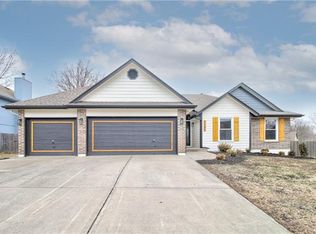 1101 NE Hunters Rd, Blue Springs, MO 64014