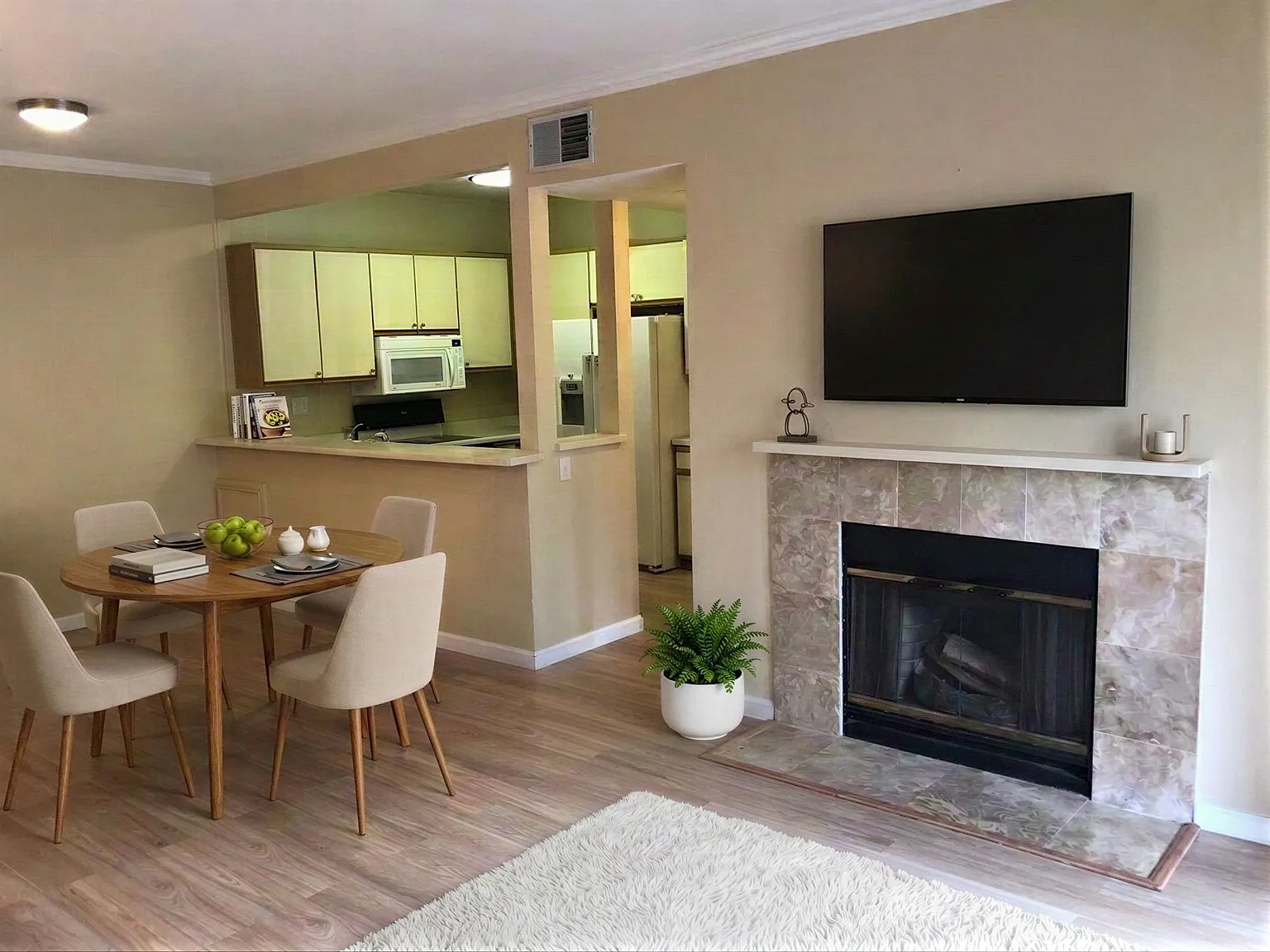 1 bed, 748 sqft, $2,000 — Photo 2