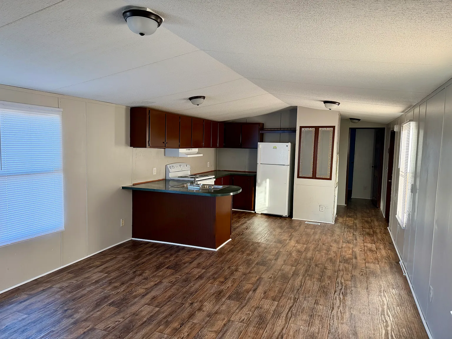 3 bed, $1,295 — Photo 2