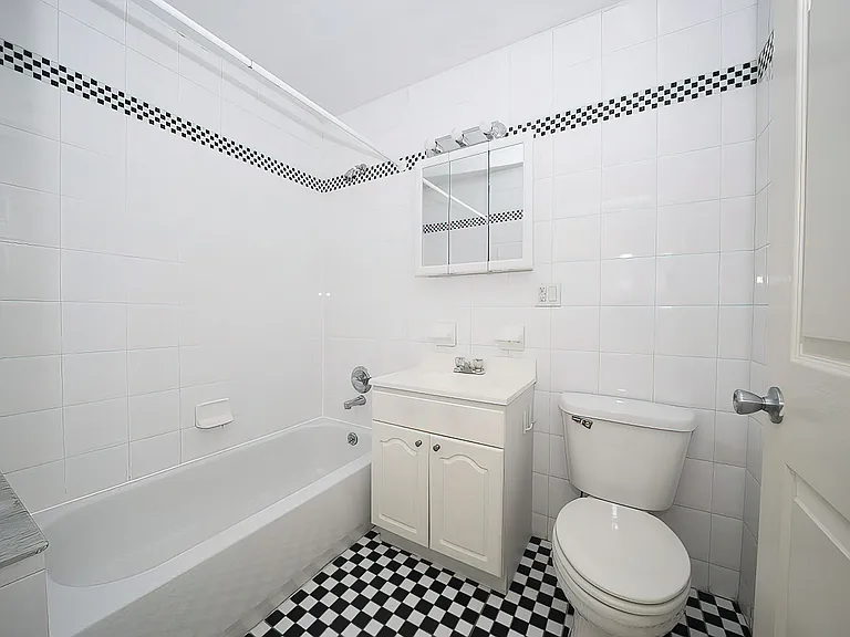 208 S 3rd St #2A — Photo 6