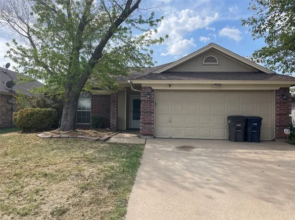 6325 Woodcreek Trl, Fort Worth, TX 76179