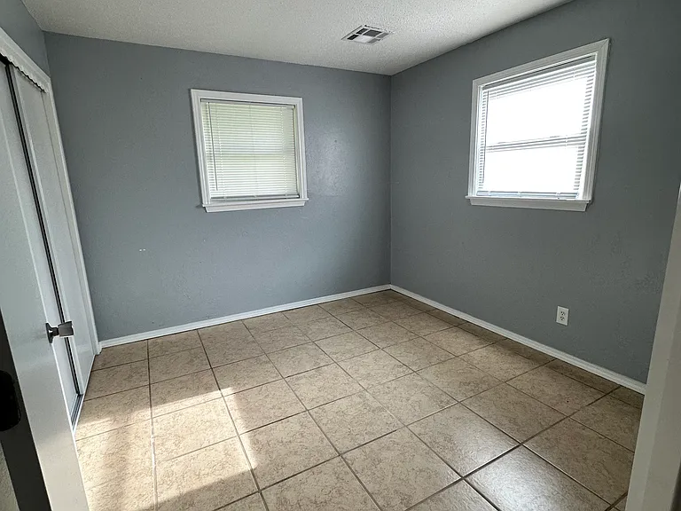 1528 SE 47th Pl — Photo 8