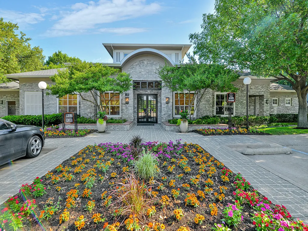Greyson's Gate Apartments — Photo 2