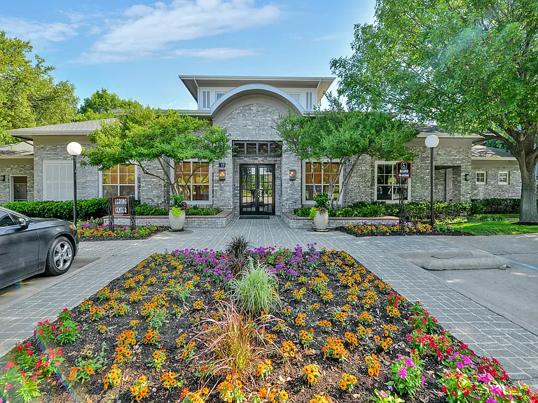 Greyson's Gate Apartments — Photo 20