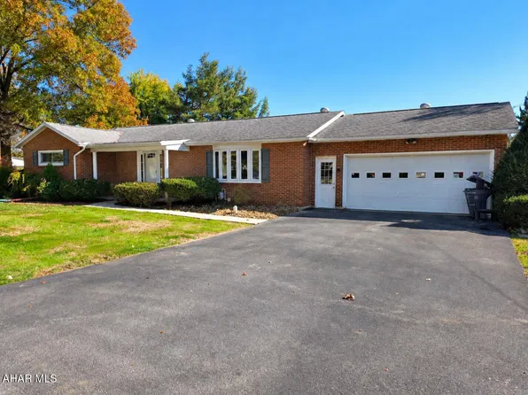 468 Overlook Dr, Hollidaysburg, PA 16648