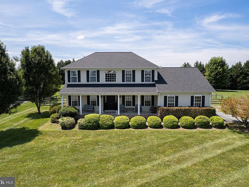 1st image of 109 Colonel Clayton Dr