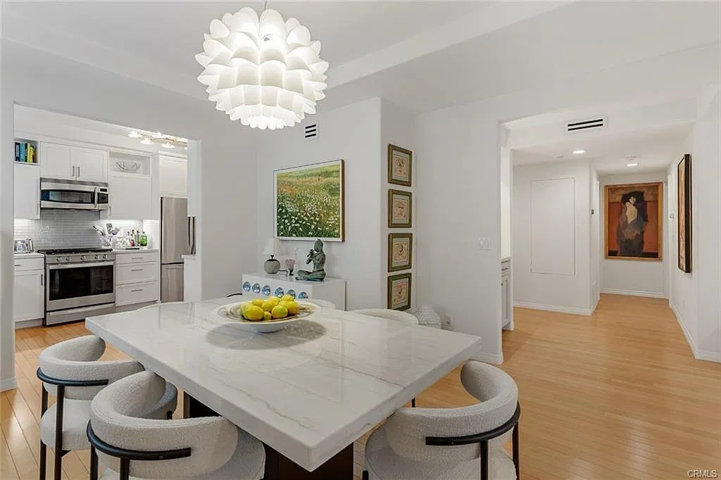 2 bed, 2.5 bath, 1485 sqft, $6,500 — Photo 3