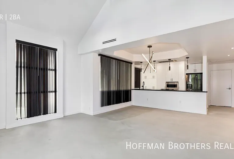 639 Huntley Dr #4 — Photo 2