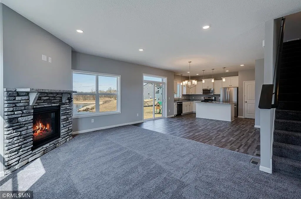 4 bed, 2.5 bath, 2184 sqft, $2,900 — Photo 2